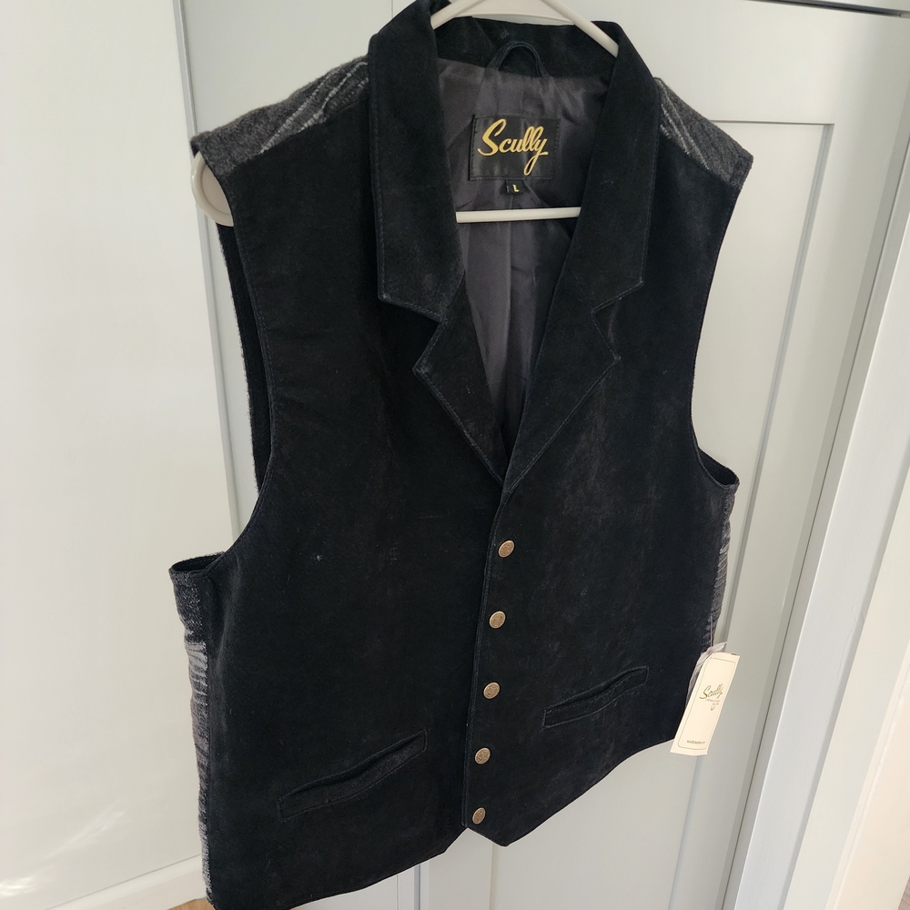 Stylish Black and Gray Patterned Vest. NWT